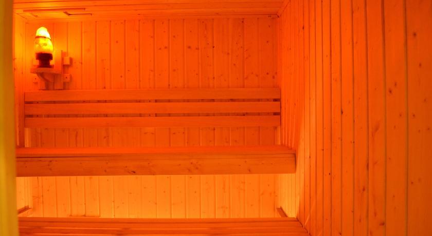 Hotel Mikorzyn Ślesin エクステリア 写真