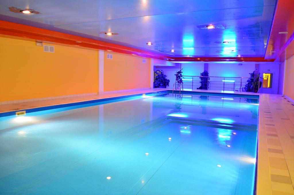 Hotel Mikorzyn Ślesin エクステリア 写真