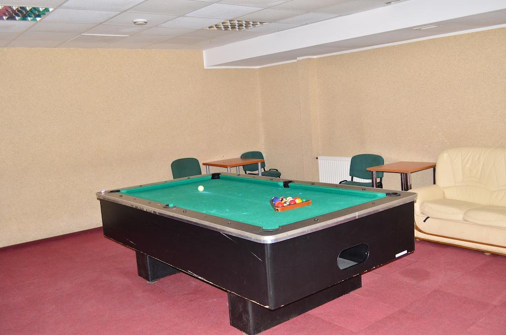 Hotel Mikorzyn Ślesin エクステリア 写真