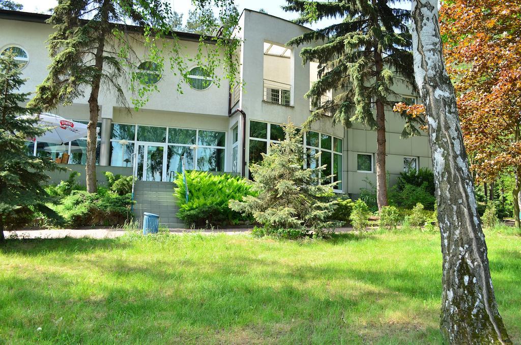 Hotel Mikorzyn Ślesin エクステリア 写真