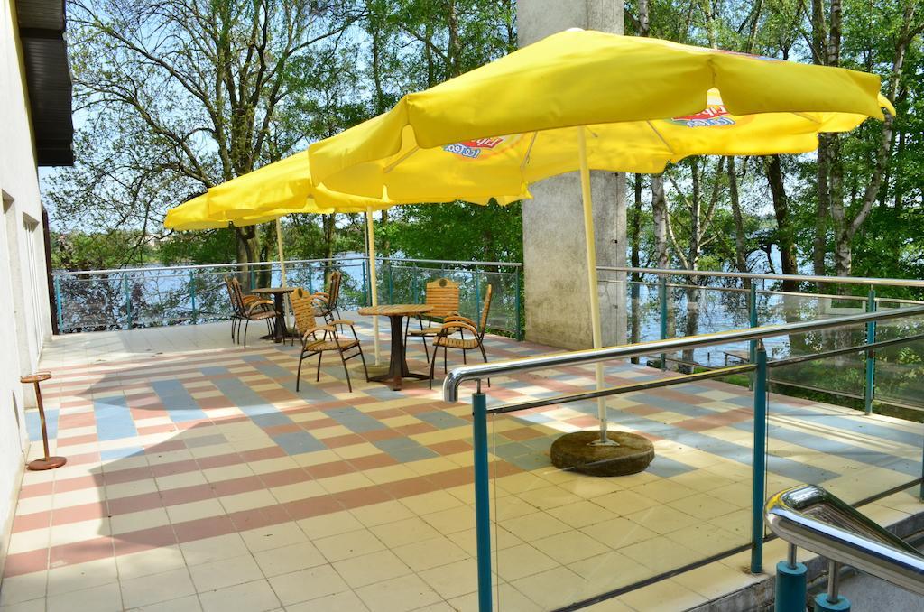 Hotel Mikorzyn Ślesin エクステリア 写真