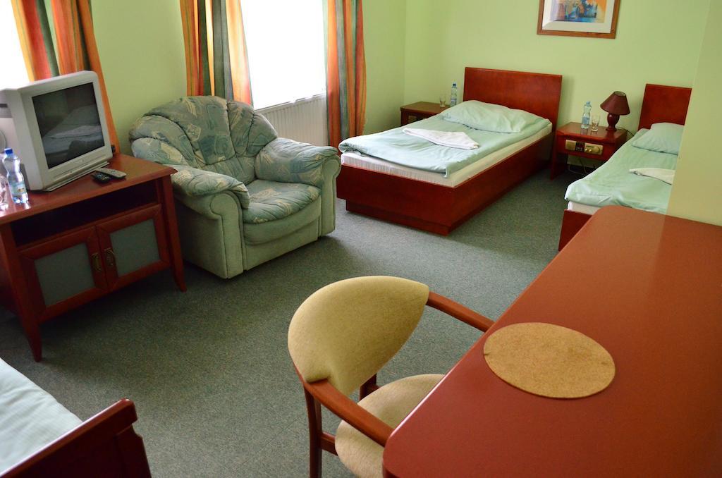 Hotel Mikorzyn Ślesin 部屋 写真